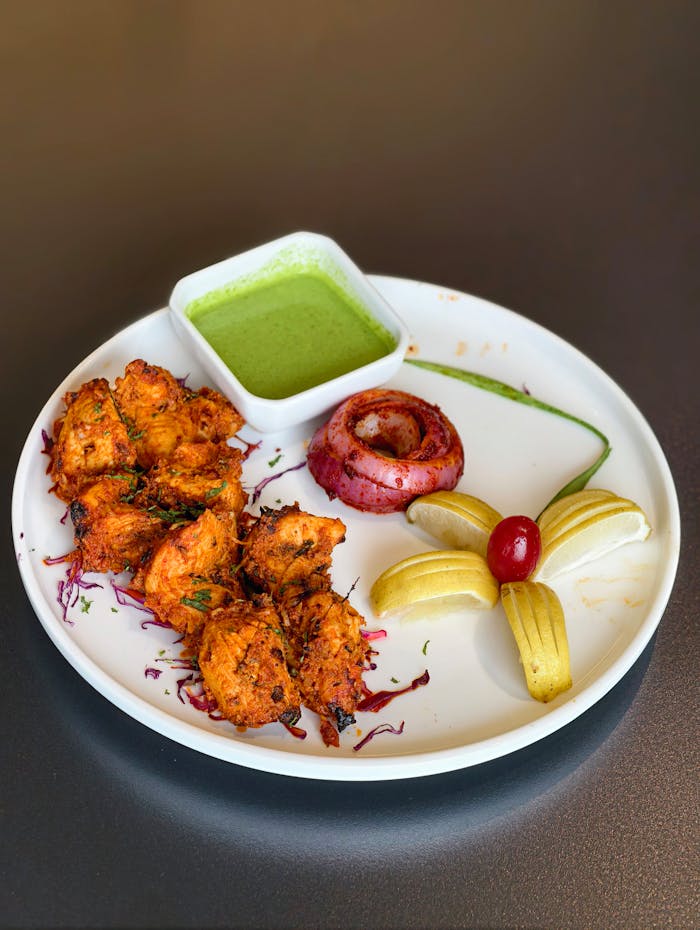 delicious-grilled-chicken-plate-with-chutney-33456881
